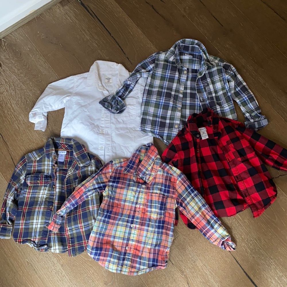 Lot of 5 tops. Mix of old navy and Carter’s. 2T